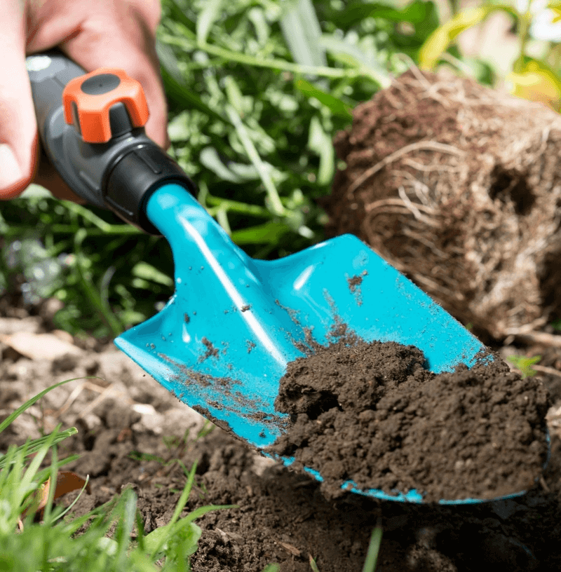 ombisystem Hand Trowel digging dirt